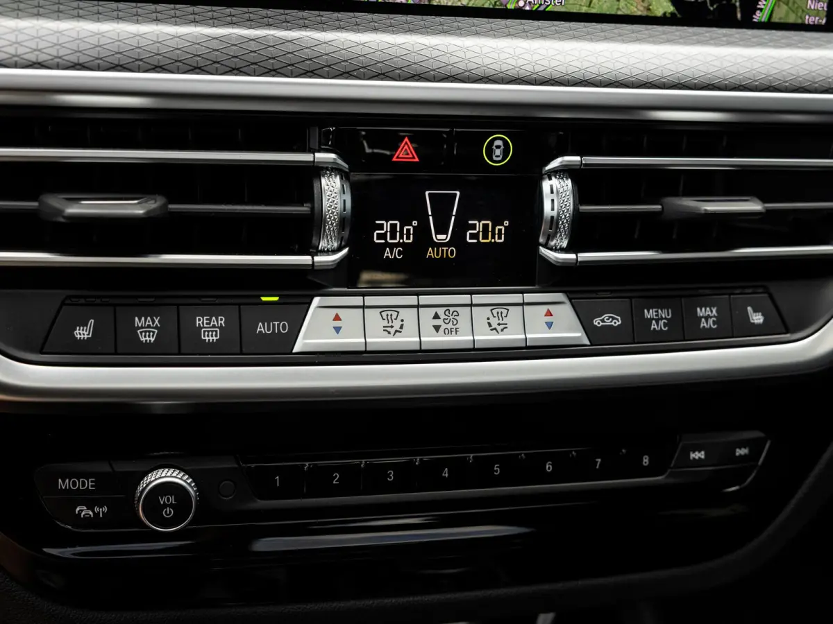 xDrive30e High Executive | M-SPORT | PANO-SCHUIFDAK | HARMAN KARDON | HEAD-UP | CAMERA | LEER