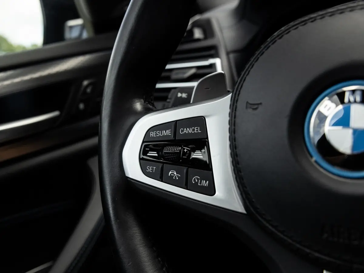 xDrive30e High Executive | M-SPORT | PANO-SCHUIFDAK | HARMAN KARDON | HEAD-UP | CAMERA | LEER
