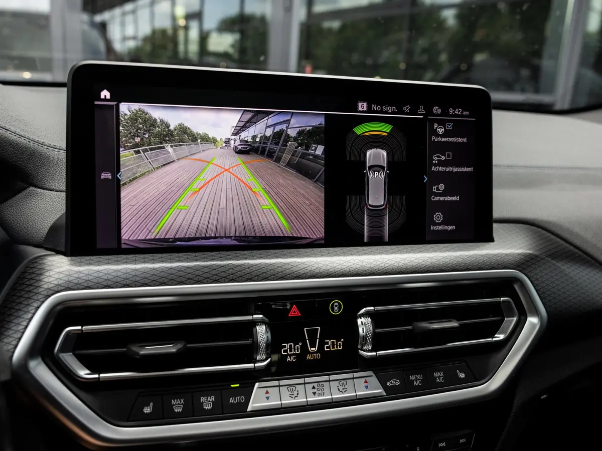 xDrive30e High Executive | M-SPORT | PANO-SCHUIFDAK | HARMAN KARDON | HEAD-UP | CAMERA | LEER
