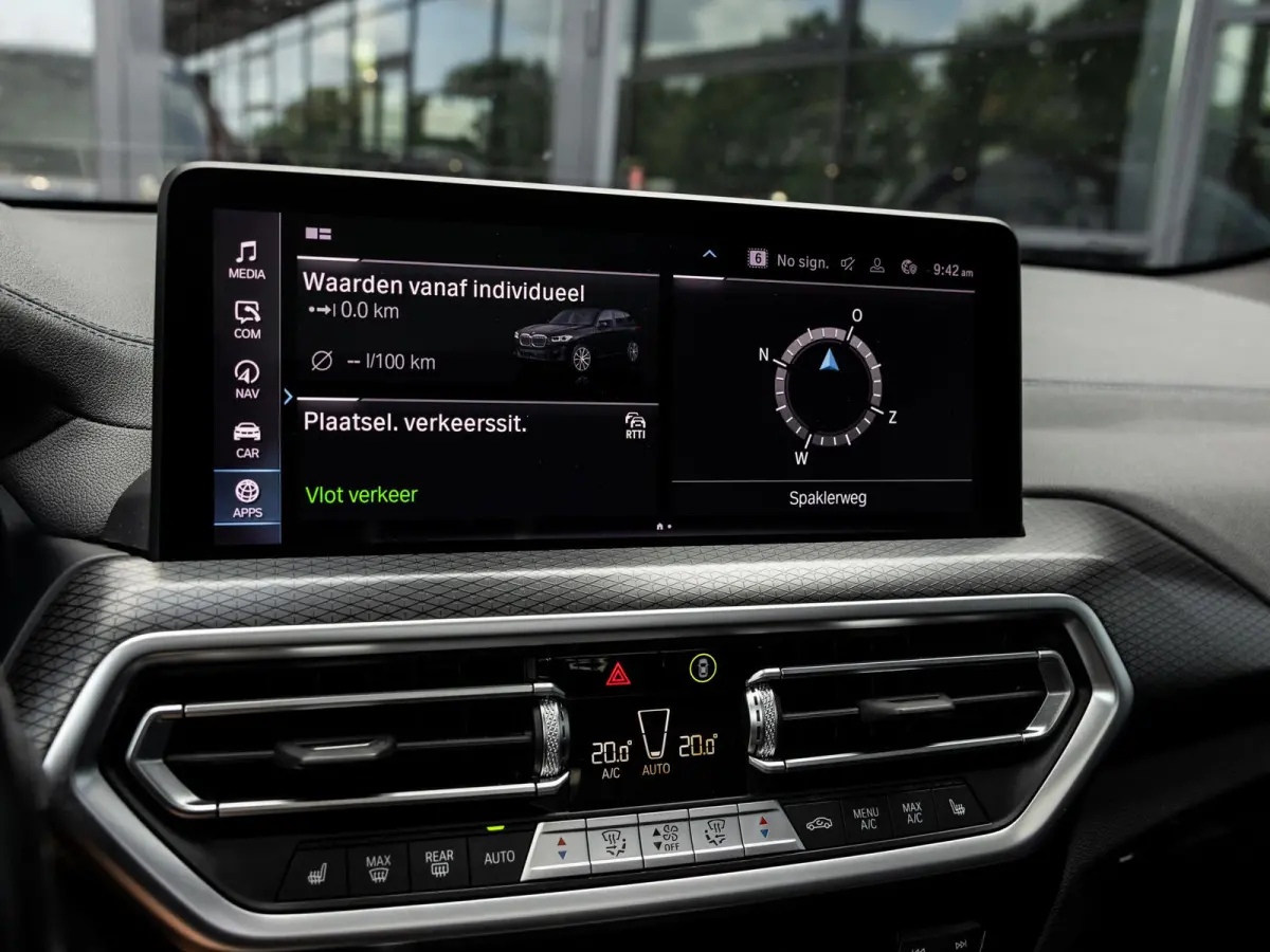 xDrive30e High Executive | M-SPORT | PANO-SCHUIFDAK | HARMAN KARDON | HEAD-UP | CAMERA | LEER