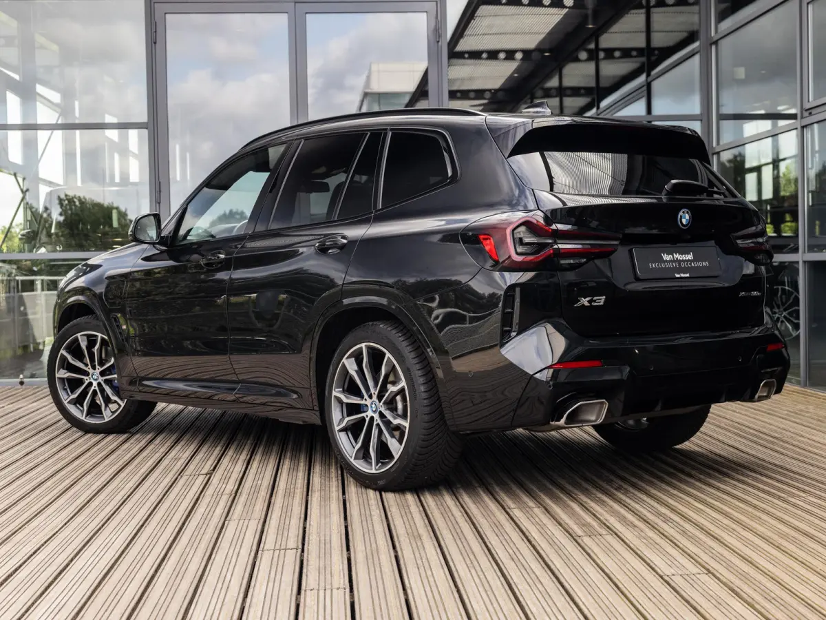 xDrive30e High Executive | M-SPORT | PANO-SCHUIFDAK | HARMAN KARDON | HEAD-UP | CAMERA | LEER