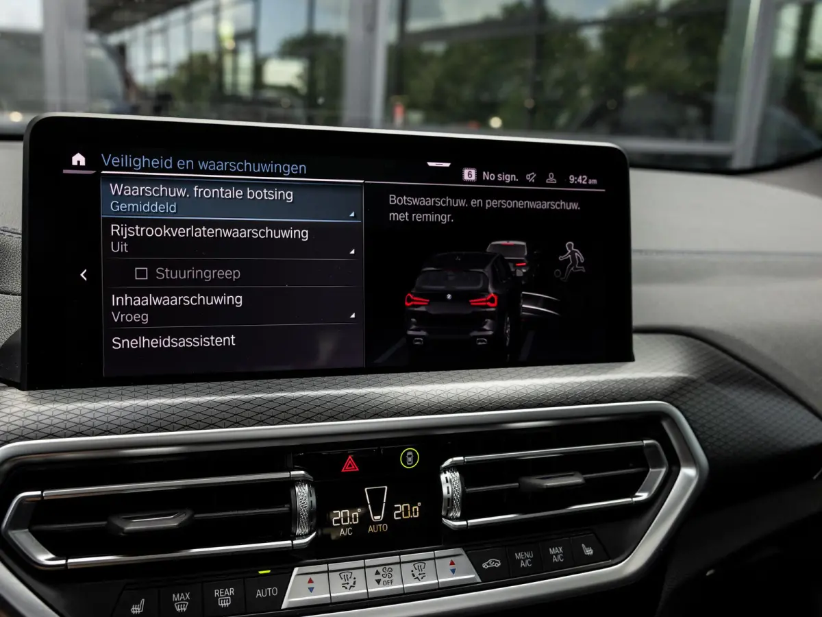 xDrive30e High Executive | M-SPORT | PANO-SCHUIFDAK | HARMAN KARDON | HEAD-UP | CAMERA | LEER