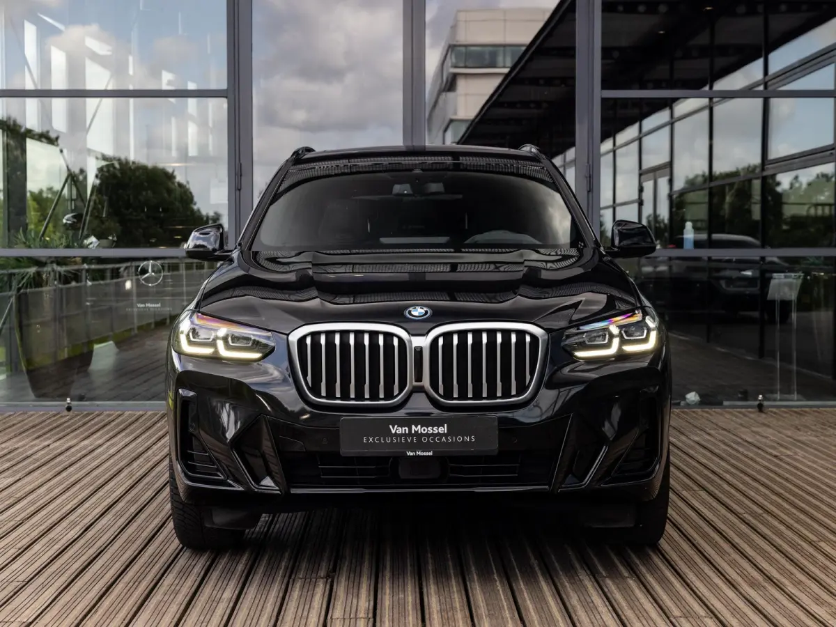 xDrive30e High Executive | M-SPORT | PANO-SCHUIFDAK | HARMAN KARDON | HEAD-UP | CAMERA | LEER