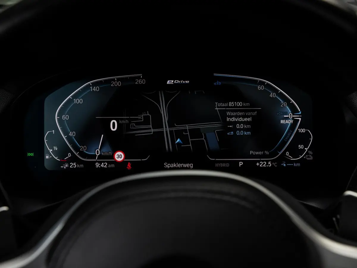 xDrive30e High Executive | M-SPORT | PANO-SCHUIFDAK | HARMAN KARDON | HEAD-UP | CAMERA | LEER