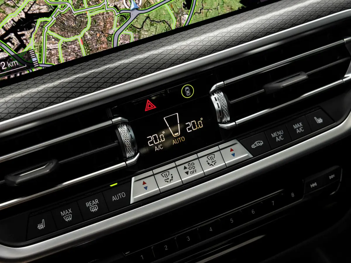 xDrive30e High Executive | M-SPORT | PANO-SCHUIFDAK | HARMAN KARDON | HEAD-UP | CAMERA | LEER