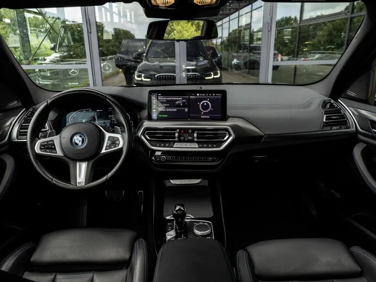 xDrive30e High Executive | M-SPORT | PANO-SCHUIFDAK | HARMAN KARDON | HEAD-UP | CAMERA | LEER