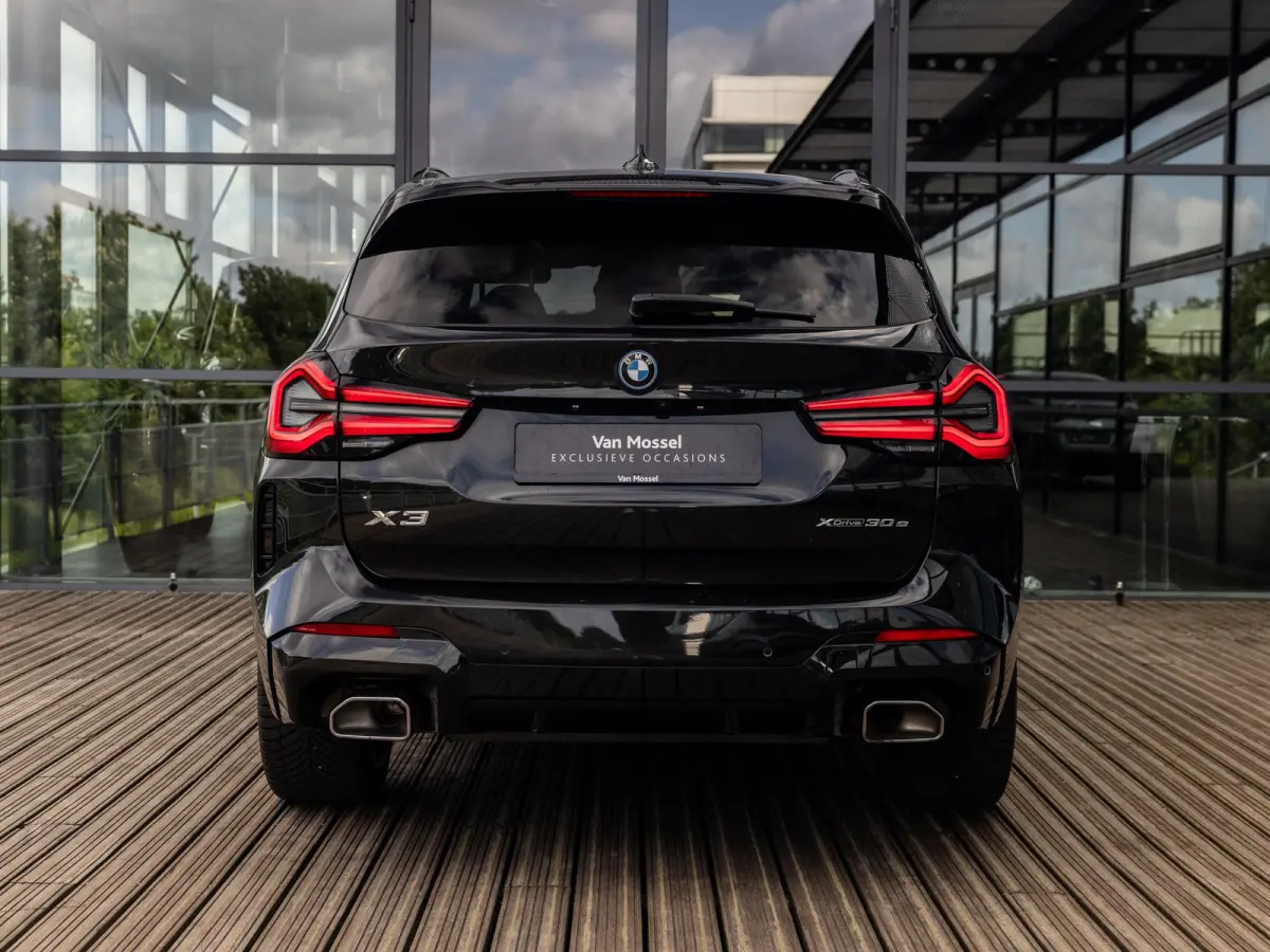 xDrive30e High Executive | M-SPORT | PANO-SCHUIFDAK | HARMAN KARDON | HEAD-UP | CAMERA | LEER
