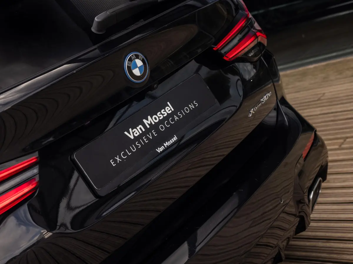 xDrive30e High Executive | M-SPORT | PANO-SCHUIFDAK | HARMAN KARDON | HEAD-UP | CAMERA | LEER