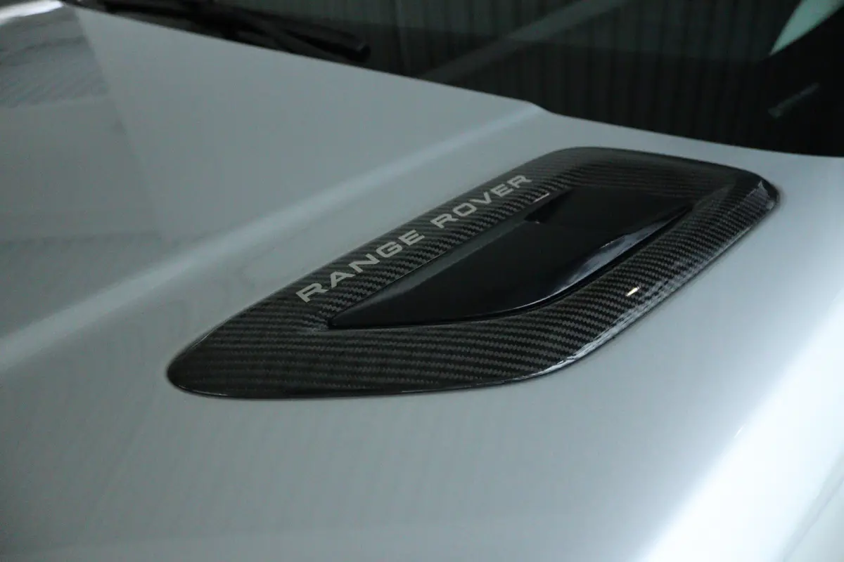 3.0 P400 MHEV HST "OP AFSPRAAK" | Cruise Control | Schuifdak | Alcantara Hemel | Stoelventilatie | Meridian | Carbon | Camera | Carplay | Luchtvering