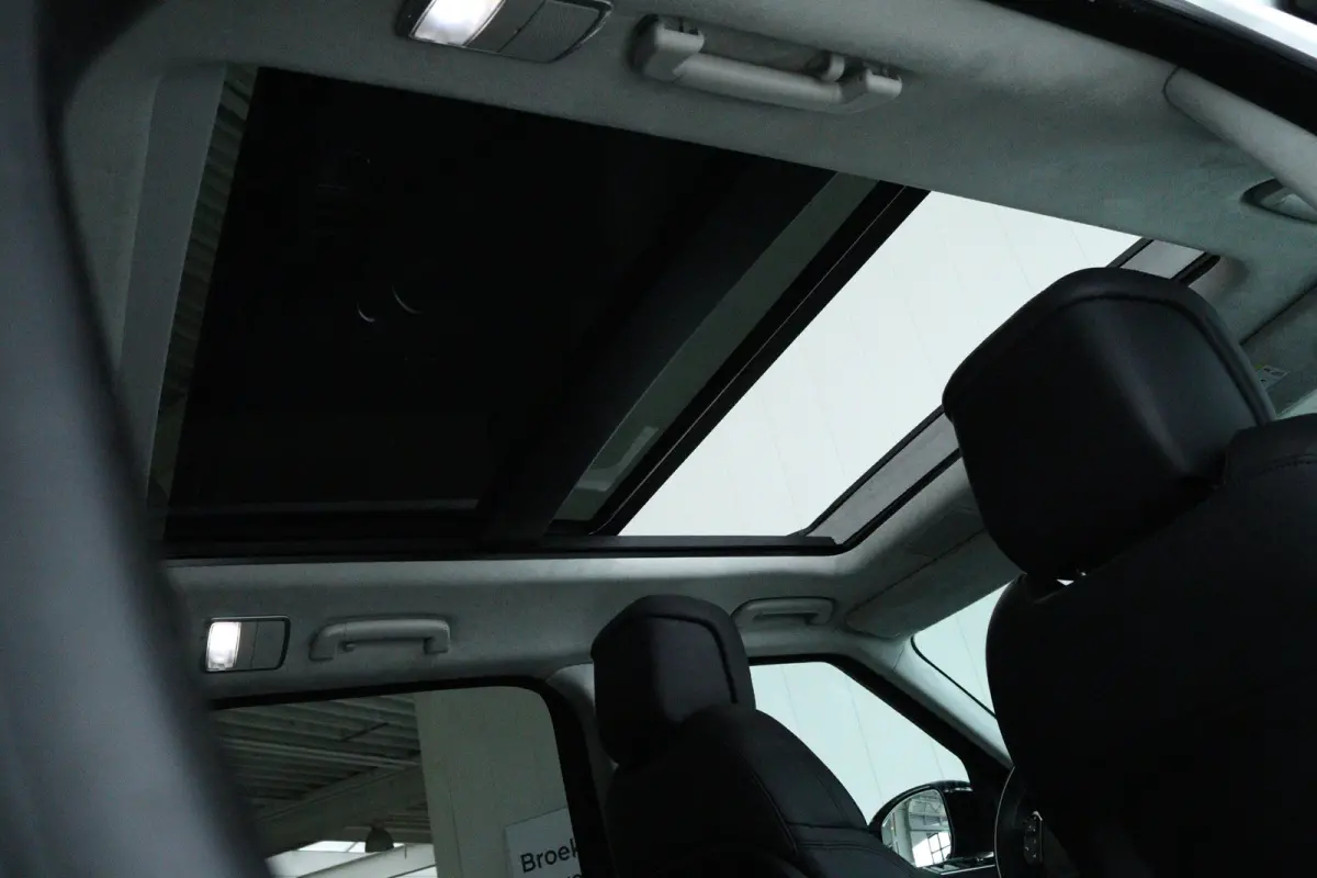 3.0 P400 MHEV HST "OP AFSPRAAK" | Cruise Control | Schuifdak | Alcantara Hemel | Stoelventilatie | Meridian | Carbon | Camera | Carplay | Luchtvering