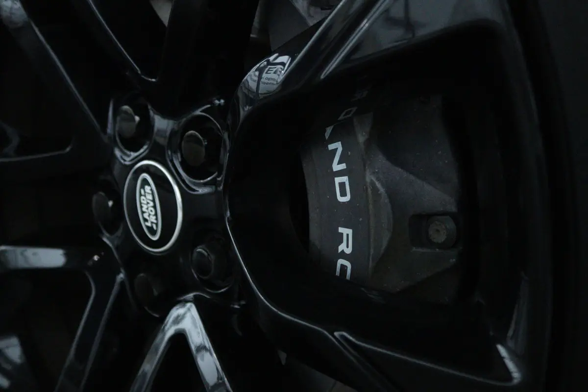 3.0 P400 MHEV HST "OP AFSPRAAK" | Cruise Control | Schuifdak | Alcantara Hemel | Stoelventilatie | Meridian | Carbon | Camera | Carplay | Luchtvering