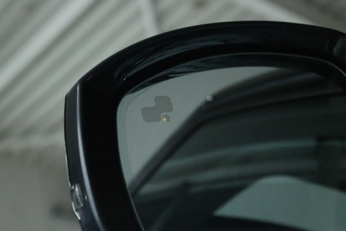 3.0 P400 MHEV HST "OP AFSPRAAK" | Cruise Control | Schuifdak | Alcantara Hemel | Stoelventilatie | Meridian | Carbon | Camera | Carplay | Luchtvering