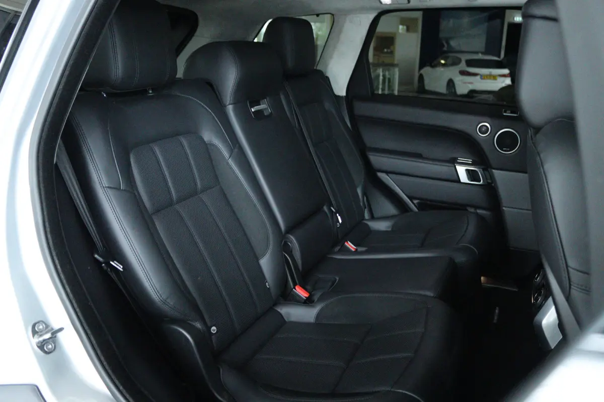 3.0 P400 MHEV HST "OP AFSPRAAK" | Cruise Control | Schuifdak | Alcantara Hemel | Stoelventilatie | Meridian | Carbon | Camera | Carplay | Luchtvering