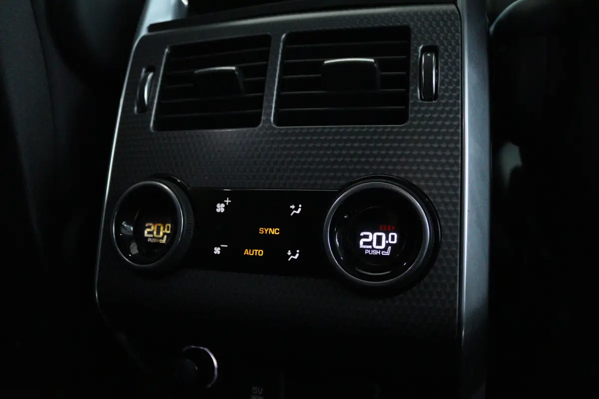 3.0 P400 MHEV HST "OP AFSPRAAK" | Cruise Control | Schuifdak | Alcantara Hemel | Stoelventilatie | Meridian | Carbon | Camera | Carplay | Luchtvering
