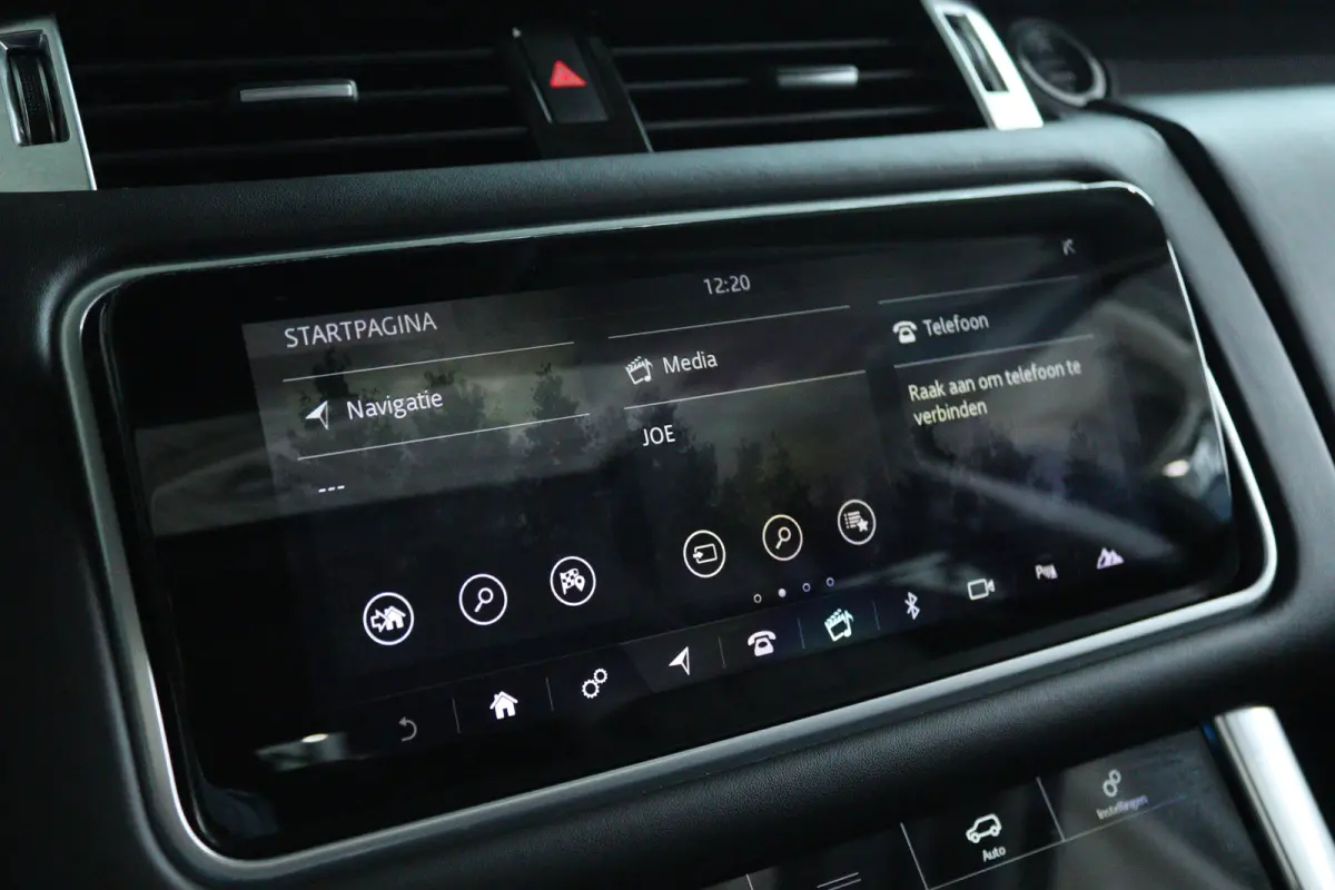 3.0 P400 MHEV HST "OP AFSPRAAK" | Cruise Control | Schuifdak | Alcantara Hemel | Stoelventilatie | Meridian | Carbon | Camera | Carplay | Luchtvering