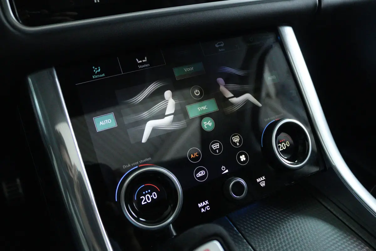3.0 P400 MHEV HST "OP AFSPRAAK" | Cruise Control | Schuifdak | Alcantara Hemel | Stoelventilatie | Meridian | Carbon | Camera | Carplay | Luchtvering