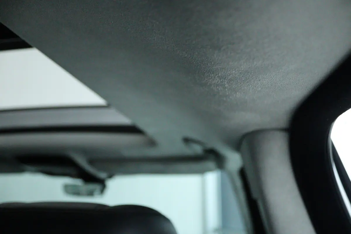 3.0 P400 MHEV HST "OP AFSPRAAK" | Cruise Control | Schuifdak | Alcantara Hemel | Stoelventilatie | Meridian | Carbon | Camera | Carplay | Luchtvering
