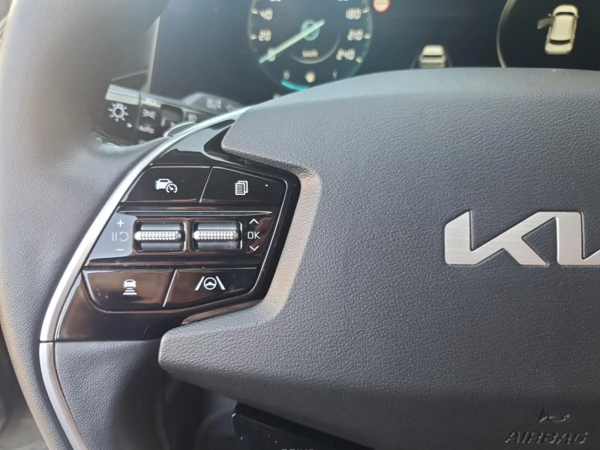 1.6 GDi Hybrid DynamicLine | Navigatie | Camera | Adaptieve cruise control | Apple Carplay / Android Auto | Parkeersensoren voor en achter | Verbruik 1 op 20!