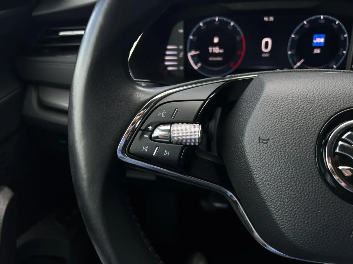 1.0 TSI Business Edition CARPLAY | TREKH | CRUISE | STOELVERW | DIGI.DASH | ELEK.A.KLEP | NAV | LED | DAB | ECC | 17'LMV