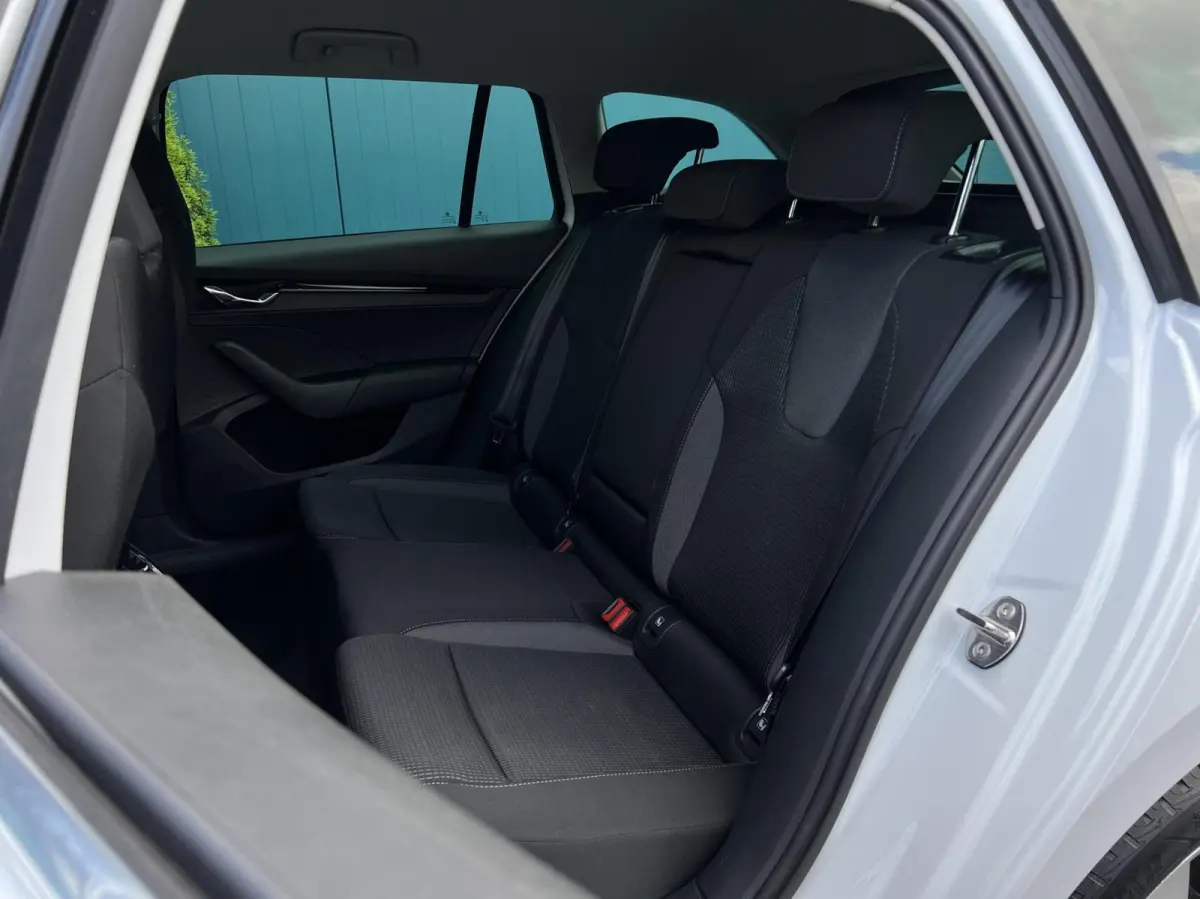 1.0 TSI Business Edition CARPLAY | TREKH | CRUISE | STOELVERW | DIGI.DASH | ELEK.A.KLEP | NAV | LED | DAB | ECC | 17'LMV