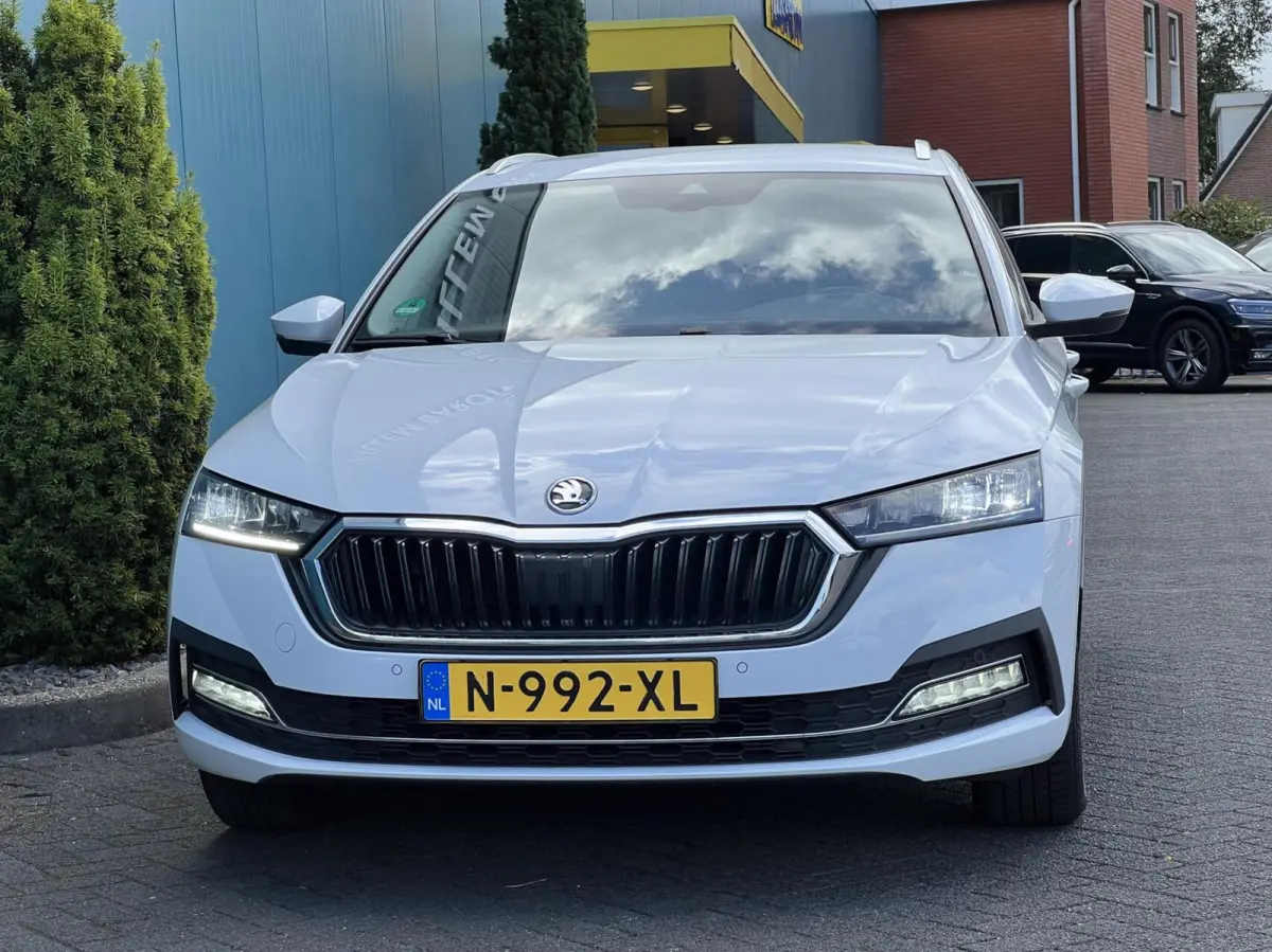 1.0 TSI Business Edition CARPLAY | TREKH | CRUISE | STOELVERW | DIGI.DASH | ELEK.A.KLEP | NAV | LED | DAB | ECC | 17'LMV