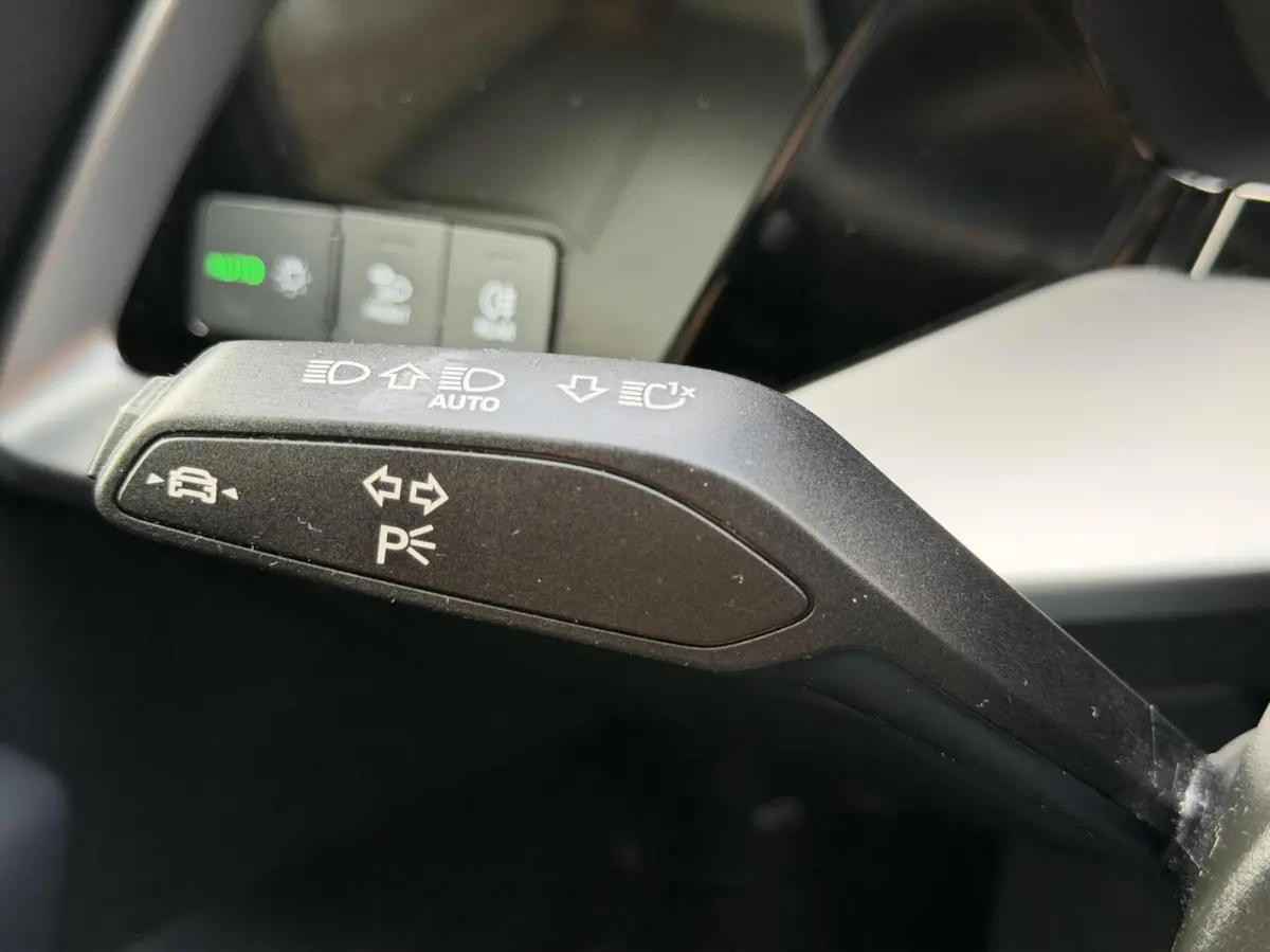 30 TFSI Advanced edition Automaat | Sportstoelen met lendensteun | 17 inch lichtmetalen velgen | Navigatiesysteem | Apple CarPlay | LED verlichting | Cruise control en rijbaan assistent | Pa
