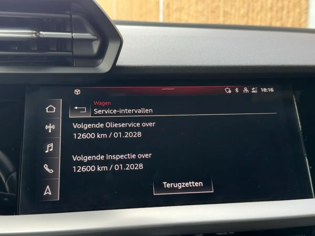 30 TFSI Advanced edition Automaat | Sportstoelen met lendensteun | 17 inch lichtmetalen velgen | Navigatiesysteem | Apple CarPlay | LED verlichting | Cruise control en rijbaan assistent | Pa