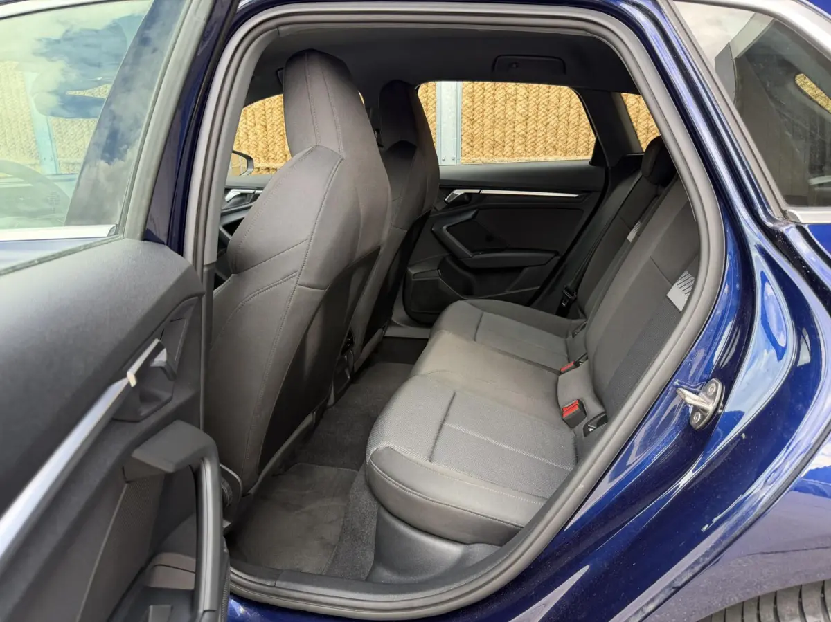 30 TFSI Advanced edition Automaat | Sportstoelen met lendensteun | 17 inch lichtmetalen velgen | Navigatiesysteem | Apple CarPlay | LED verlichting | Cruise control en rijbaan assistent | Pa