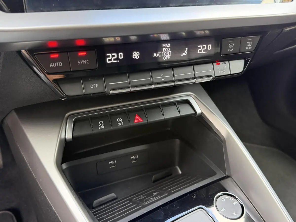 30 TFSI Advanced edition Automaat | Sportstoelen met lendensteun | 17 inch lichtmetalen velgen | Navigatiesysteem | Apple CarPlay | LED verlichting | Cruise control en rijbaan assistent | Pa