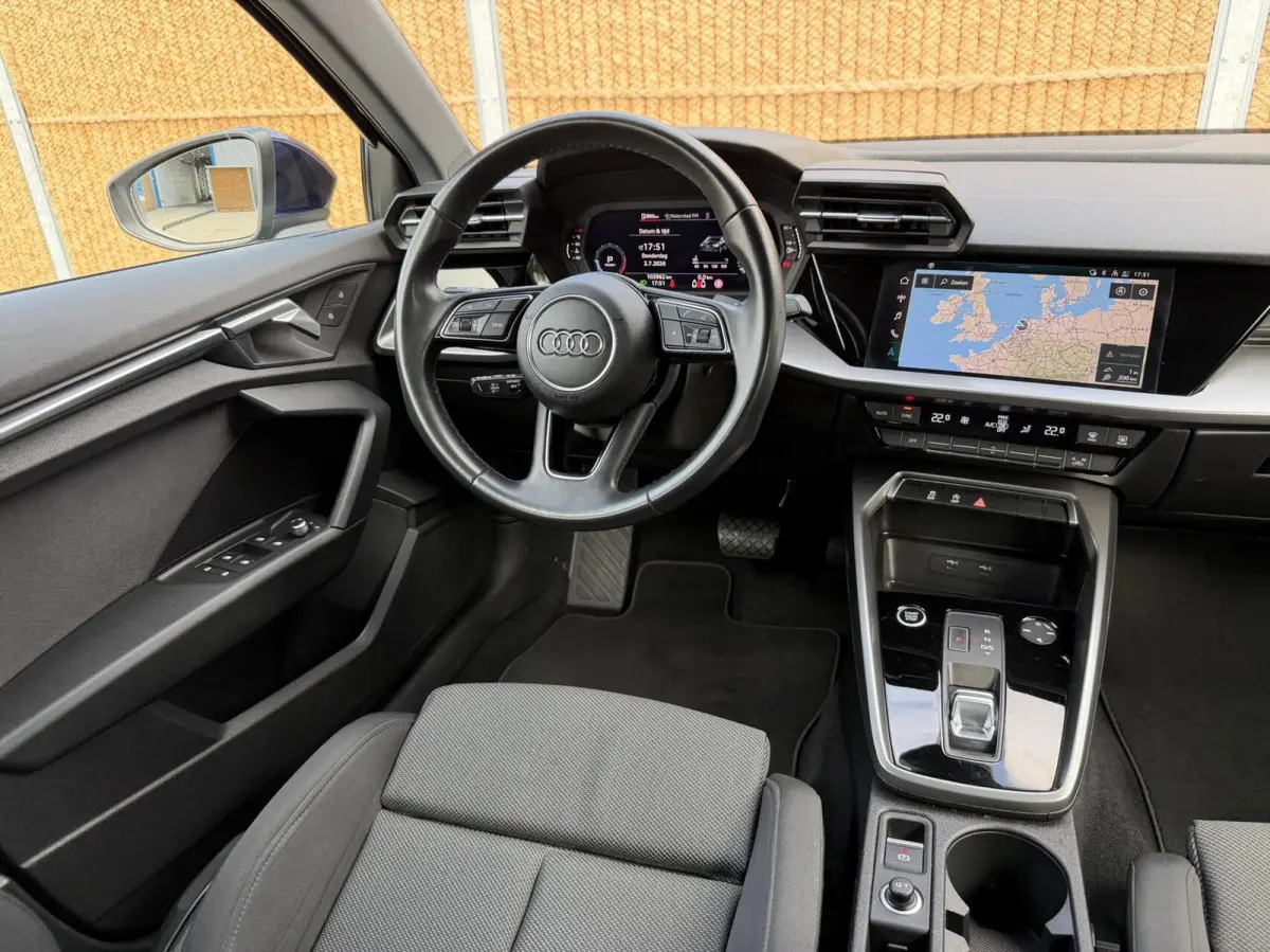 30 TFSI Advanced edition Automaat | Sportstoelen met lendensteun | 17 inch lichtmetalen velgen | Navigatiesysteem | Apple CarPlay | LED verlichting | Cruise control en rijbaan assistent | Pa