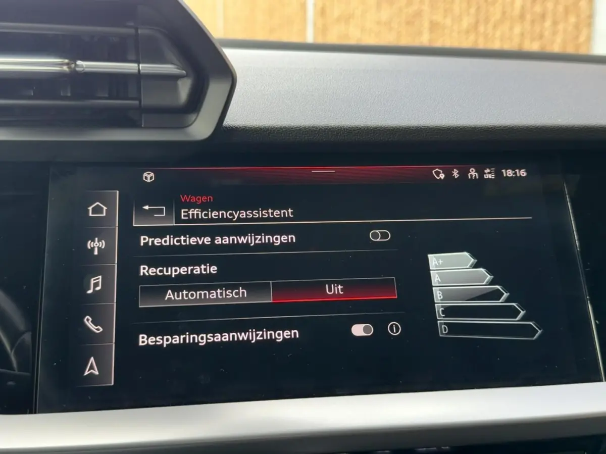 30 TFSI Advanced edition Automaat | Sportstoelen met lendensteun | 17 inch lichtmetalen velgen | Navigatiesysteem | Apple CarPlay | LED verlichting | Cruise control en rijbaan assistent | Pa