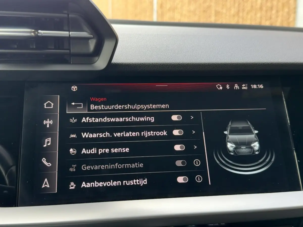 30 TFSI Advanced edition Automaat | Sportstoelen met lendensteun | 17 inch lichtmetalen velgen | Navigatiesysteem | Apple CarPlay | LED verlichting | Cruise control en rijbaan assistent | Pa