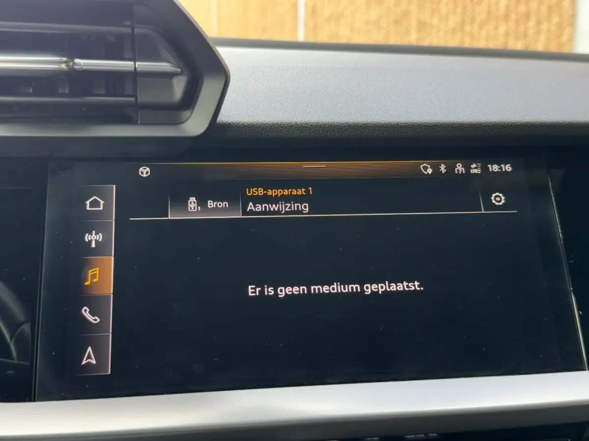 30 TFSI Advanced edition Automaat | Sportstoelen met lendensteun | 17 inch lichtmetalen velgen | Navigatiesysteem | Apple CarPlay | LED verlichting | Cruise control en rijbaan assistent | Pa