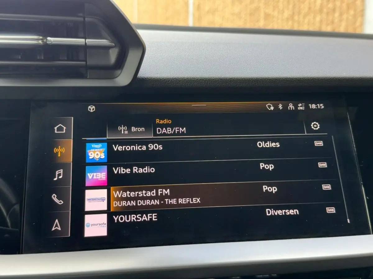 30 TFSI Advanced edition Automaat | Sportstoelen met lendensteun | 17 inch lichtmetalen velgen | Navigatiesysteem | Apple CarPlay | LED verlichting | Cruise control en rijbaan assistent | Pa