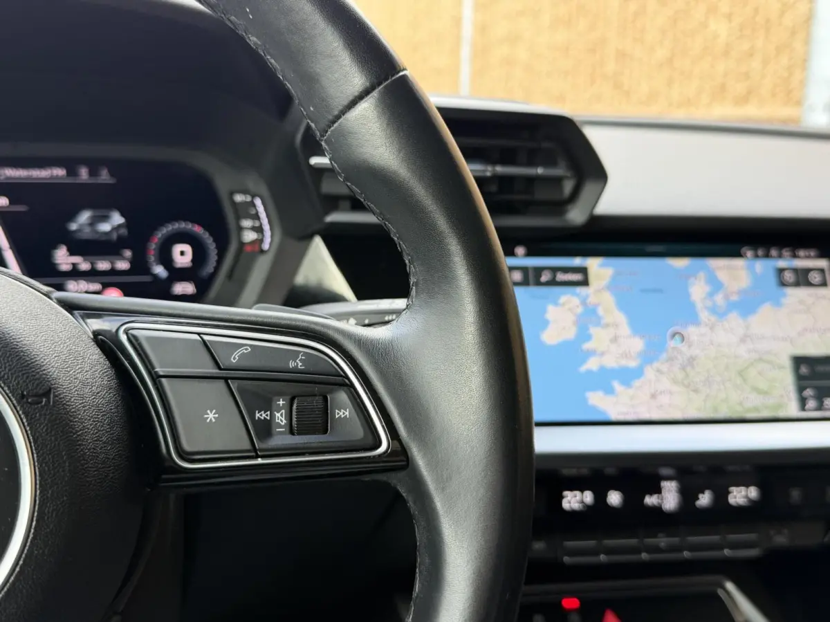 30 TFSI Advanced edition Automaat | Sportstoelen met lendensteun | 17 inch lichtmetalen velgen | Navigatiesysteem | Apple CarPlay | LED verlichting | Cruise control en rijbaan assistent | Pa