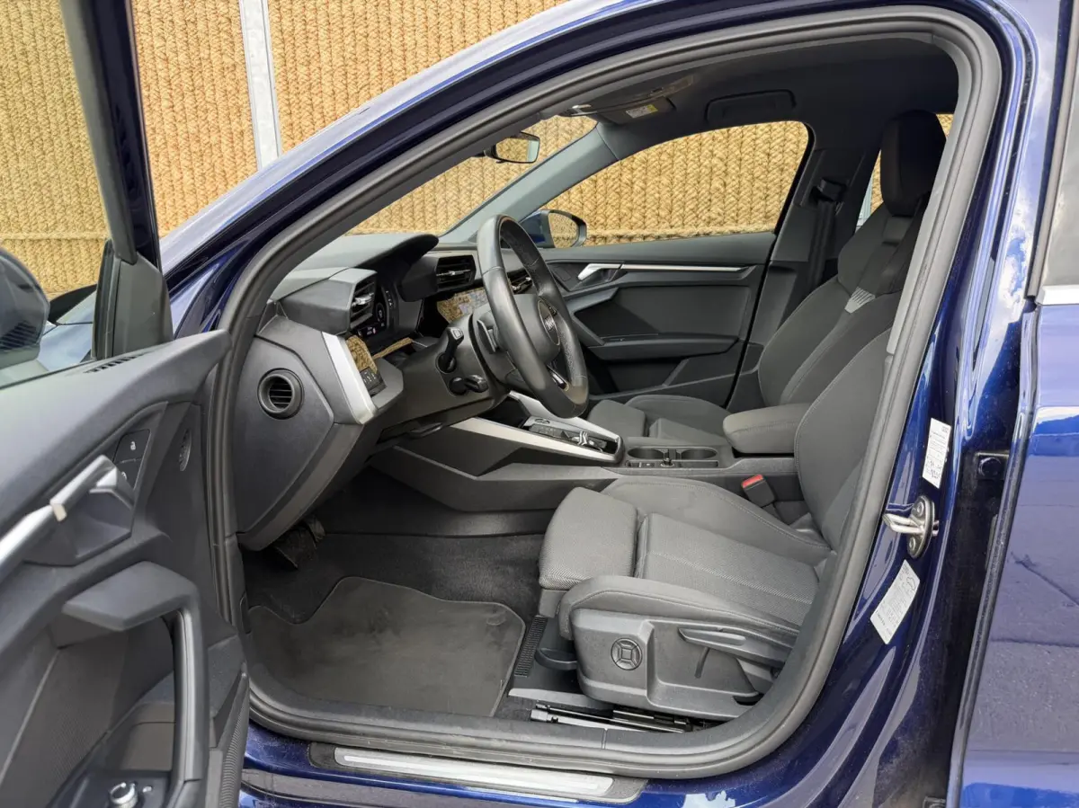 30 TFSI Advanced edition Automaat | Sportstoelen met lendensteun | 17 inch lichtmetalen velgen | Navigatiesysteem | Apple CarPlay | LED verlichting | Cruise control en rijbaan assistent | Pa