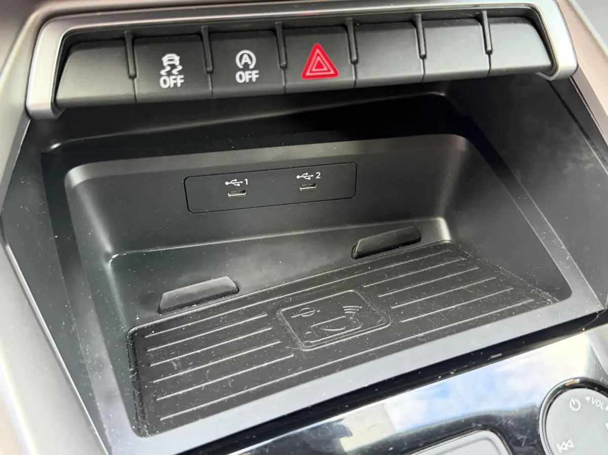 30 TFSI Advanced edition Automaat | Sportstoelen met lendensteun | 17 inch lichtmetalen velgen | Navigatiesysteem | Apple CarPlay | LED verlichting | Cruise control en rijbaan assistent | Pa