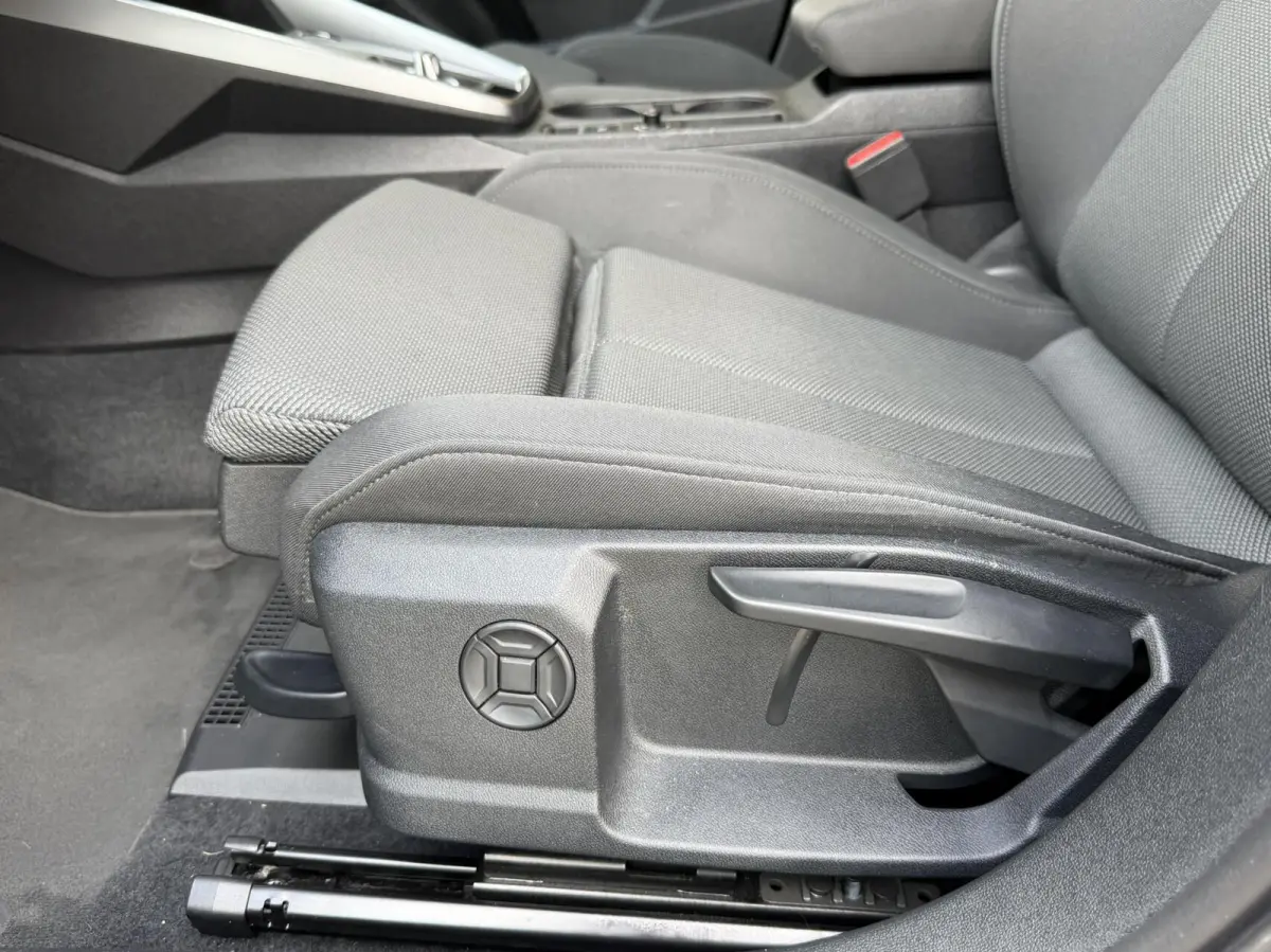 30 TFSI Advanced edition Automaat | Sportstoelen met lendensteun | 17 inch lichtmetalen velgen | Navigatiesysteem | Apple CarPlay | LED verlichting | Cruise control en rijbaan assistent | Pa