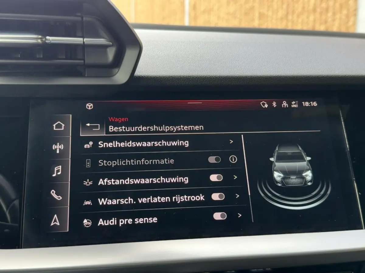 30 TFSI Advanced edition Automaat | Sportstoelen met lendensteun | 17 inch lichtmetalen velgen | Navigatiesysteem | Apple CarPlay | LED verlichting | Cruise control en rijbaan assistent | Pa