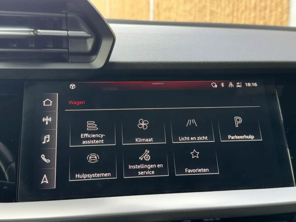 30 TFSI Advanced edition Automaat | Sportstoelen met lendensteun | 17 inch lichtmetalen velgen | Navigatiesysteem | Apple CarPlay | LED verlichting | Cruise control en rijbaan assistent | Pa
