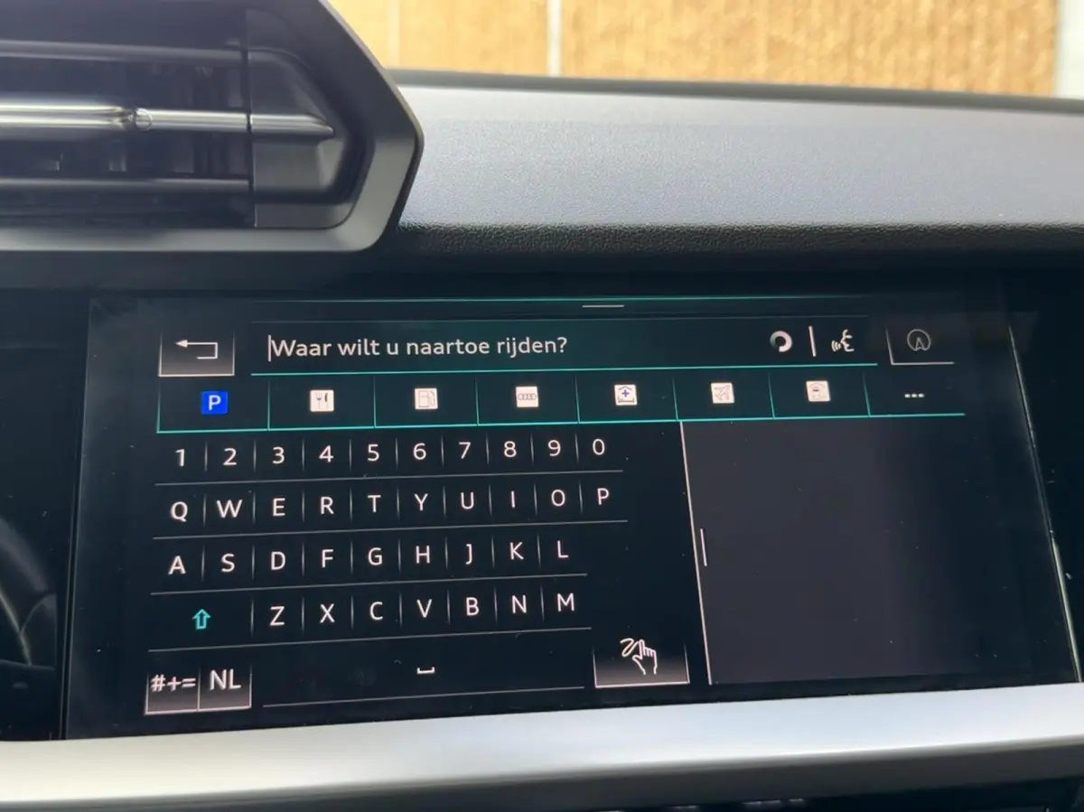 30 TFSI Advanced edition Automaat | Sportstoelen met lendensteun | 17 inch lichtmetalen velgen | Navigatiesysteem | Apple CarPlay | LED verlichting | Cruise control en rijbaan assistent | Pa