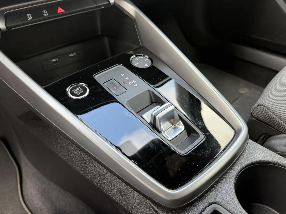 30 TFSI Advanced edition Automaat | Sportstoelen met lendensteun | 17 inch lichtmetalen velgen | Navigatiesysteem | Apple CarPlay | LED verlichting | Cruise control en rijbaan assistent | Pa