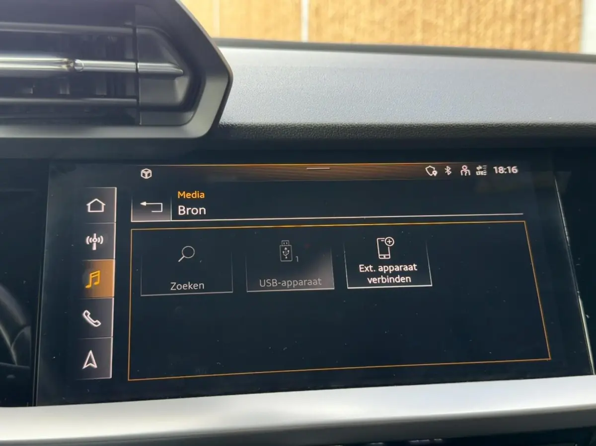 30 TFSI Advanced edition Automaat | Sportstoelen met lendensteun | 17 inch lichtmetalen velgen | Navigatiesysteem | Apple CarPlay | LED verlichting | Cruise control en rijbaan assistent | Pa