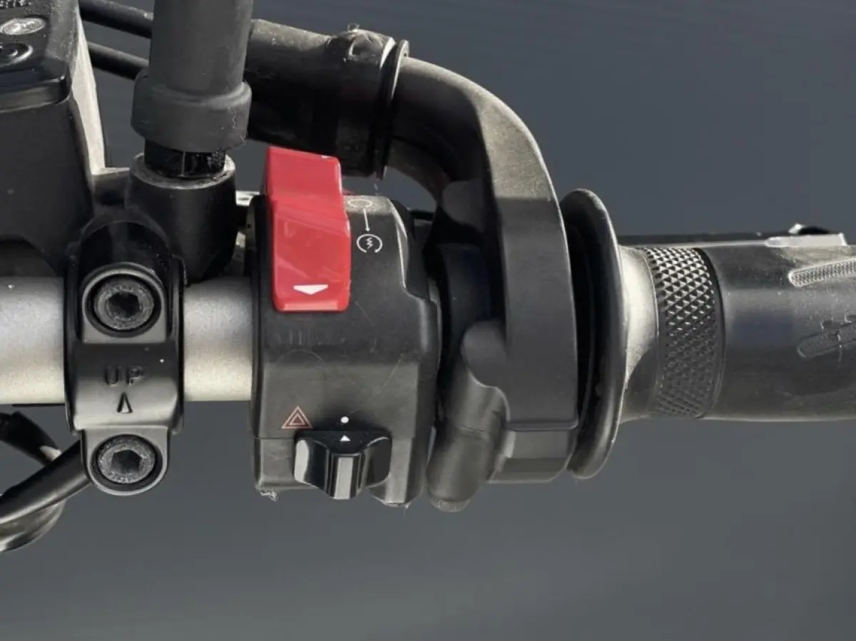 | NETTE STAAT | Akrapovic | A2 Code 80 Certificaat |