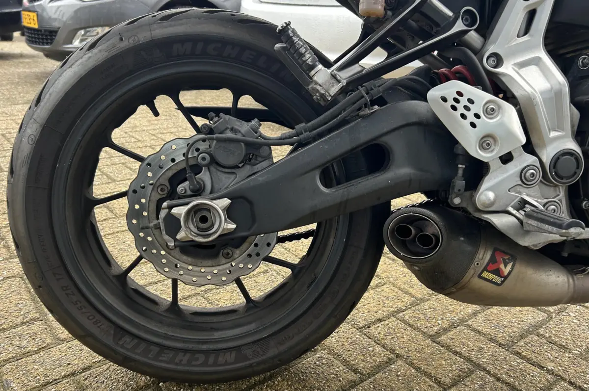 | NETTE STAAT | Akrapovic | A2 Code 80 Certificaat |