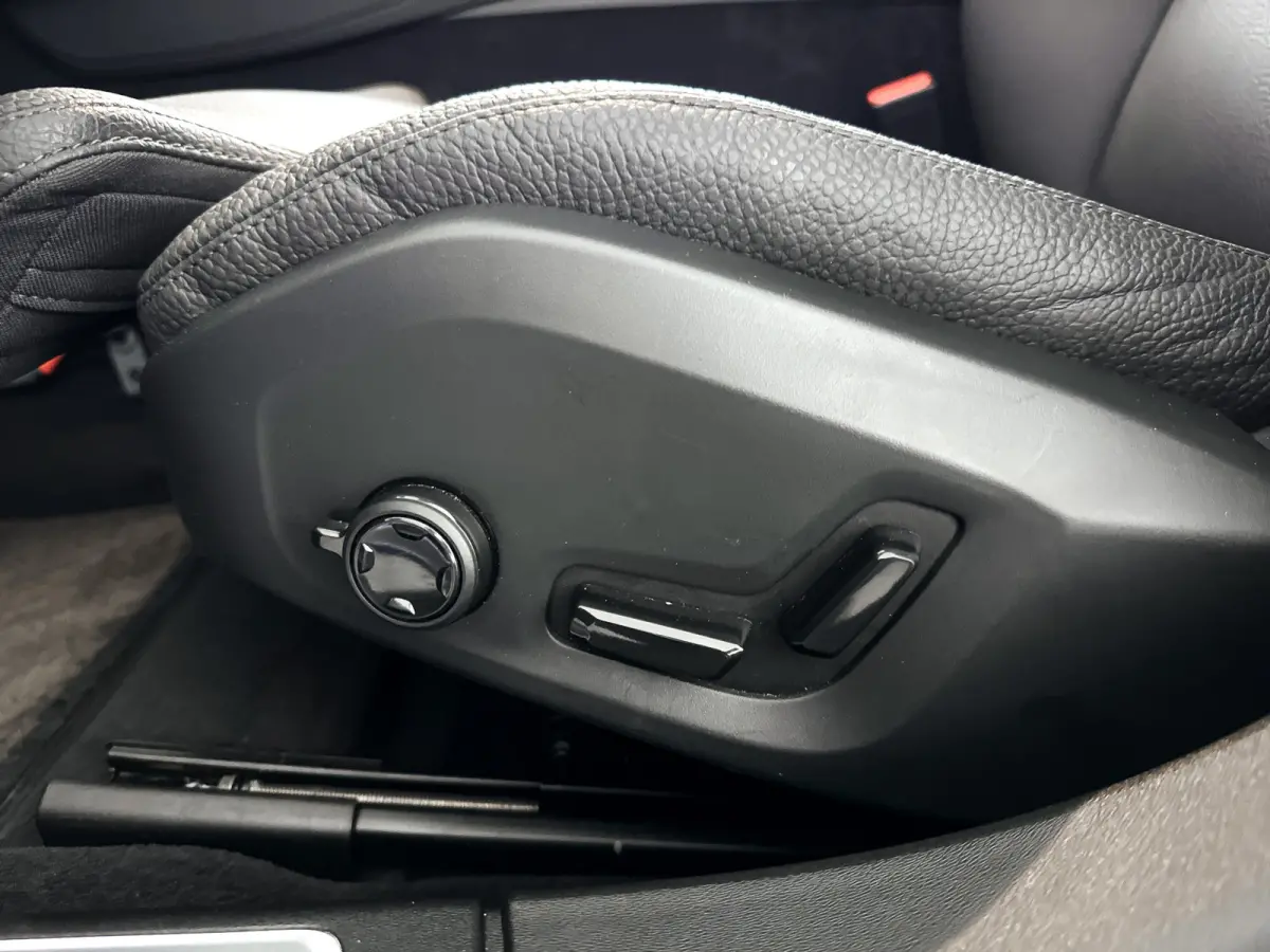 T8 Plug-in hybrid AWD Ultra Dark | SOH 100% | Panoramadak | 360° camera | Harman Kardon | Head-up display | Stoel- en Stuurverwarming | Trekhaak