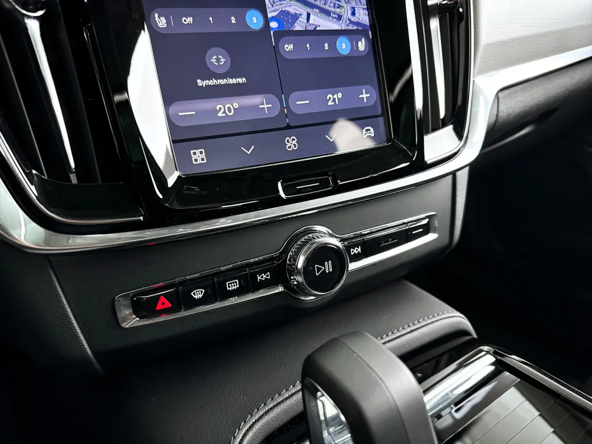 T8 Plug-in hybrid AWD Ultra Dark | SOH 100% | Panoramadak | 360° camera | Harman Kardon | Head-up display | Stoel- en Stuurverwarming | Trekhaak