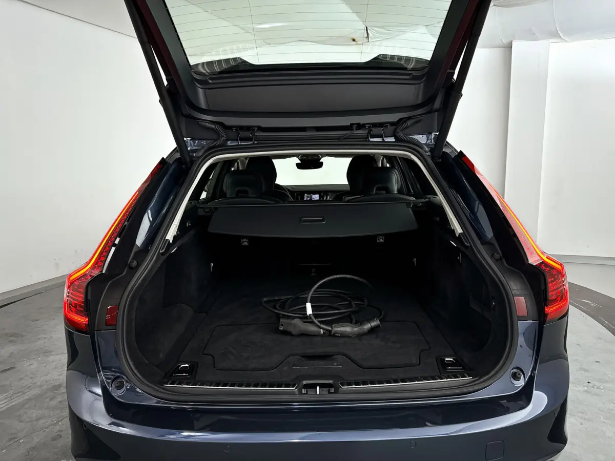 T8 Plug-in hybrid AWD Ultra Dark | SOH 100% | Panoramadak | 360° camera | Harman Kardon | Head-up display | Stoel- en Stuurverwarming | Trekhaak