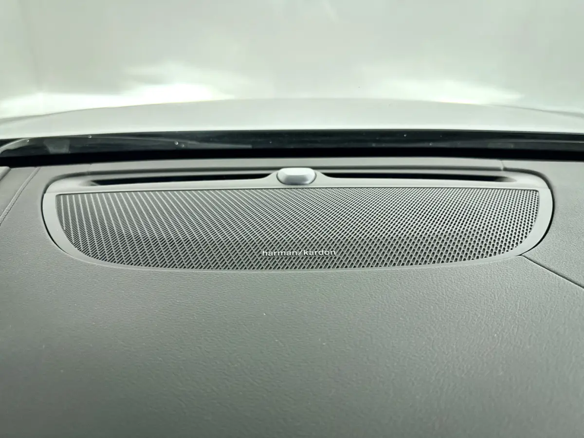T8 Plug-in hybrid AWD Ultra Dark | SOH 100% | Panoramadak | 360° camera | Harman Kardon | Head-up display | Stoel- en Stuurverwarming | Trekhaak