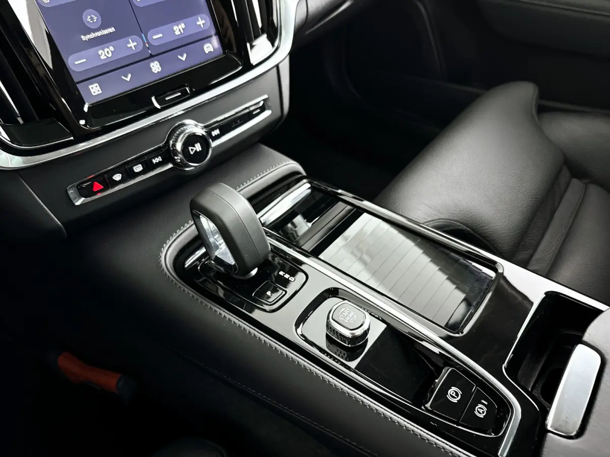 T8 Plug-in hybrid AWD Ultra Dark | SOH 100% | Panoramadak | 360° camera | Harman Kardon | Head-up display | Stoel- en Stuurverwarming | Trekhaak